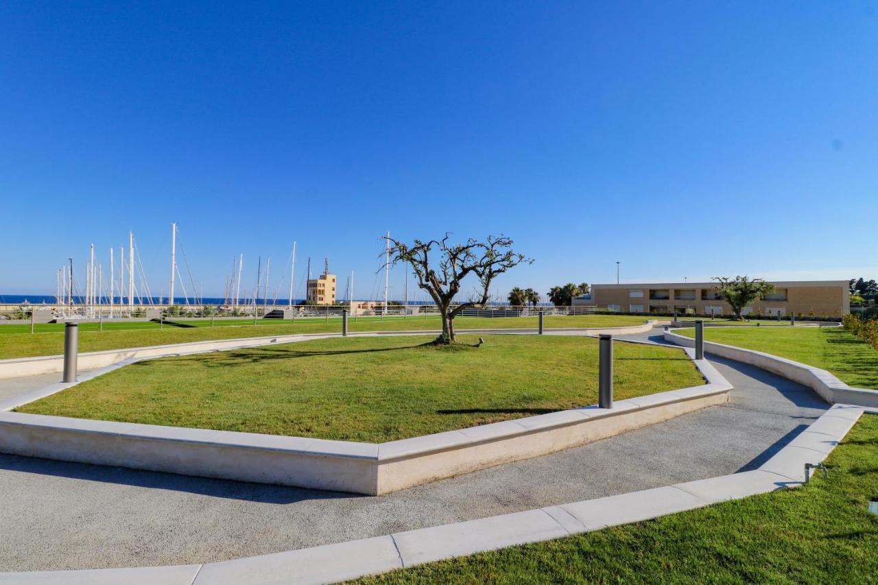 Appartement H11 Luxury 9A - Porto - Piscina - Jacuzzi à Santo Stefano al Mare Extérieur photo
