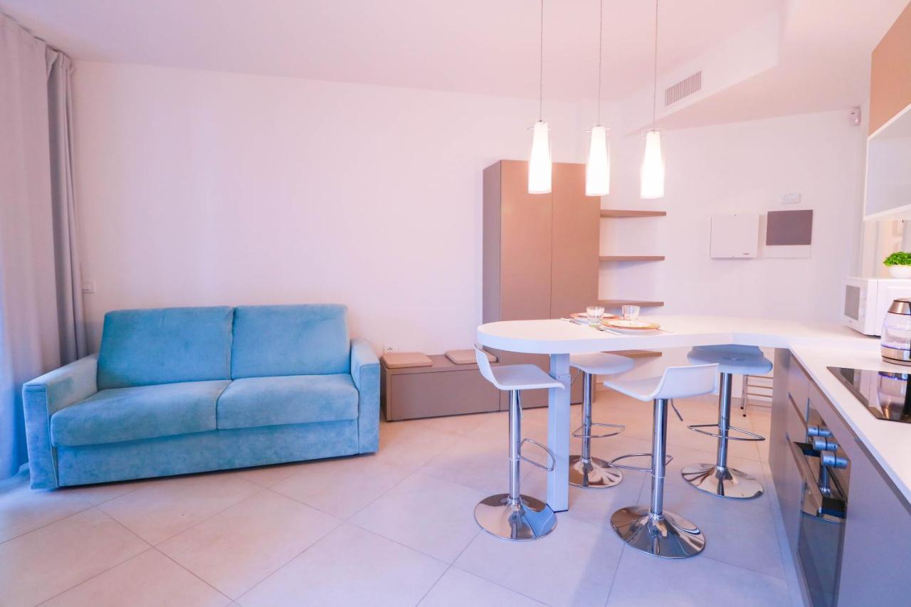 Appartement H11 Luxury 9A - Porto - Piscina - Jacuzzi à Santo Stefano al Mare Extérieur photo