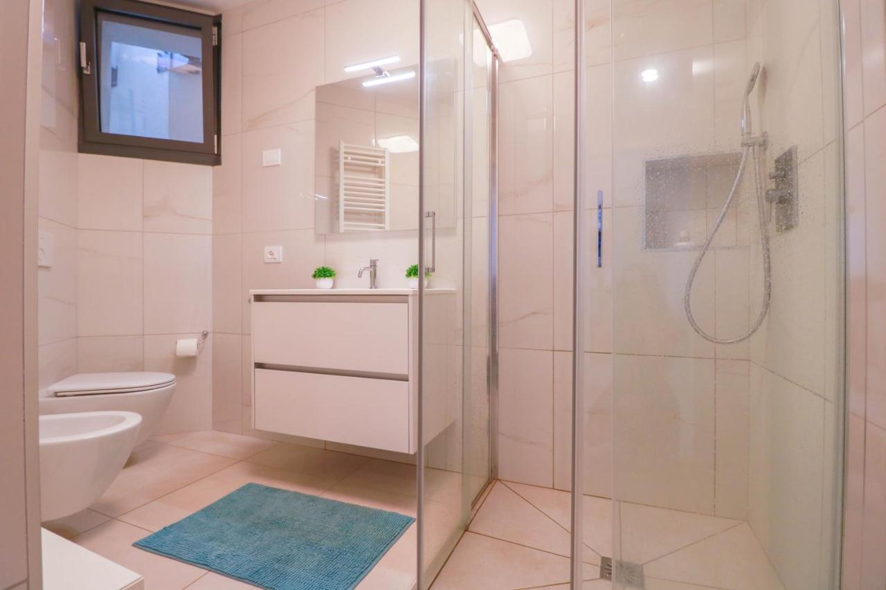 Appartement H11 Luxury 9A - Porto - Piscina - Jacuzzi à Santo Stefano al Mare Extérieur photo