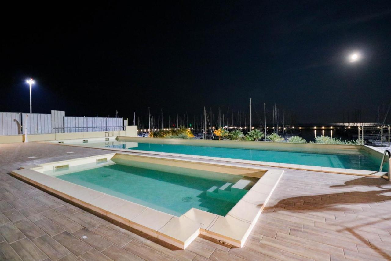 Appartement H11 Luxury 9A - Porto - Piscina - Jacuzzi à Santo Stefano al Mare Extérieur photo